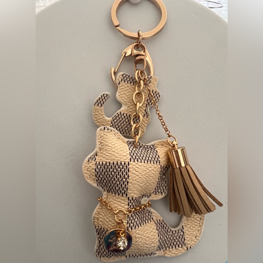 NWOT Cream Colored Checkered Kitty Keychain
